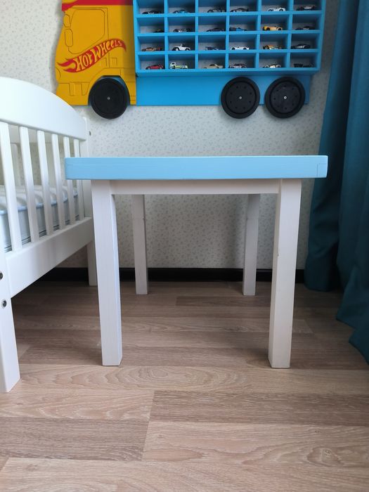 Детский стол ,стул и табуретка.