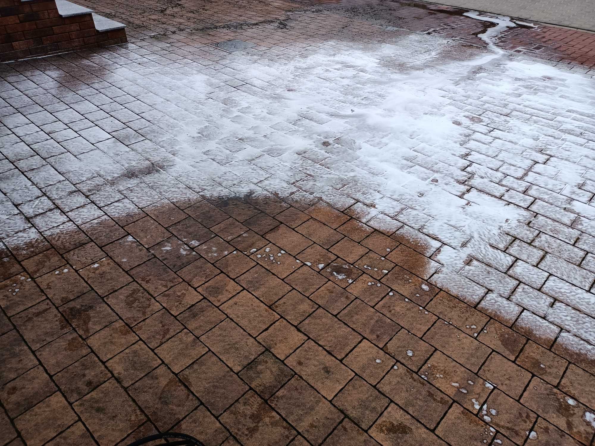 Mycie ciśnieniowe kostki brukowej, tarasów z użyciem chemii