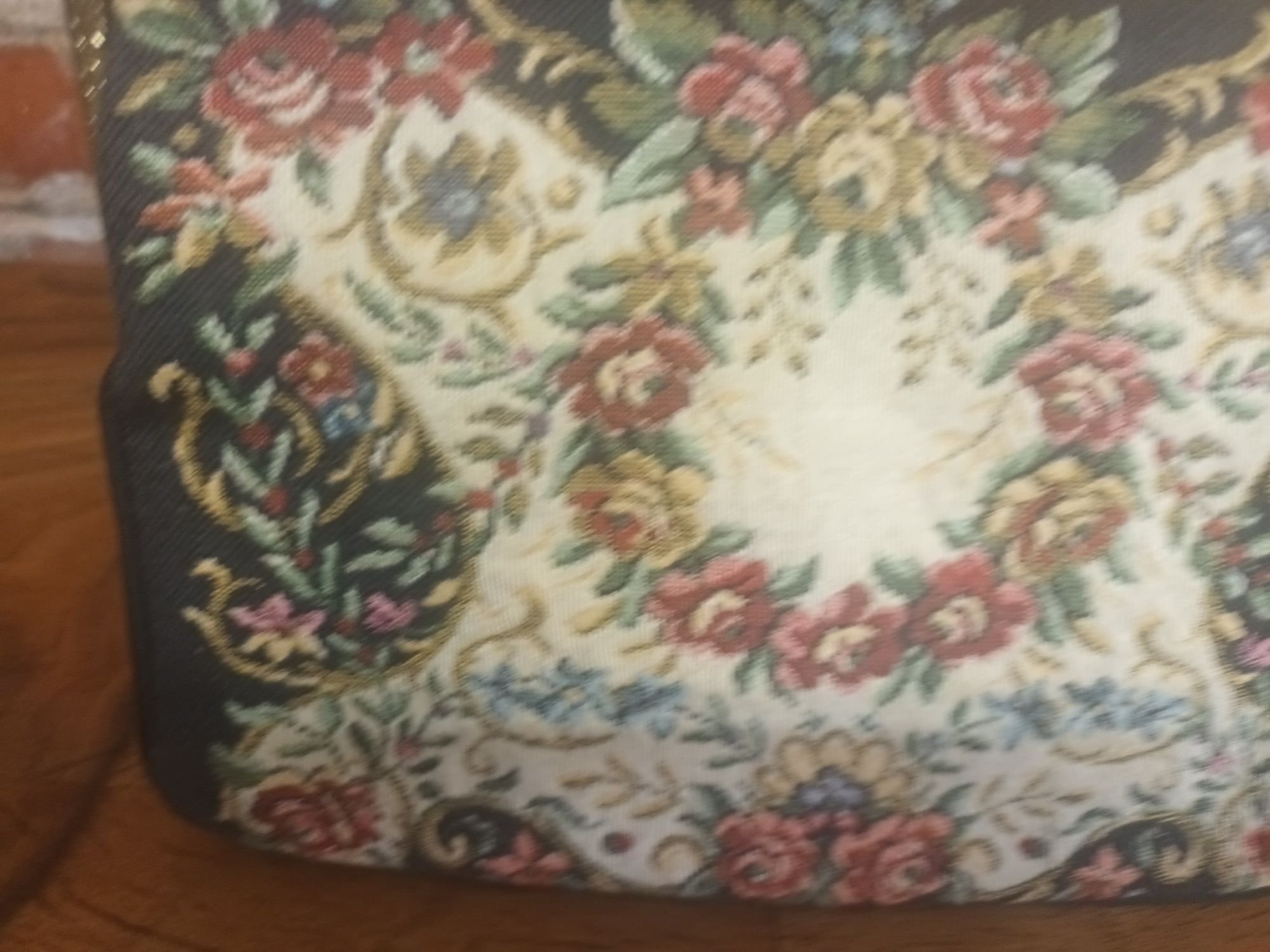 Stara haftowana torebka