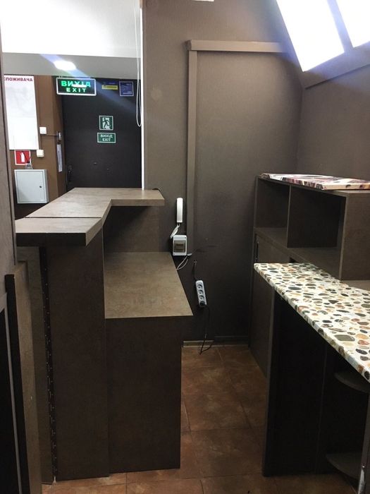 Место 10м2 под ремонт часов телефонов мастерскую ключей Левобережная