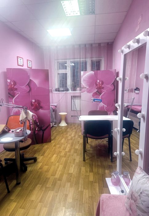 Центр міста! Здам в оренду частину кабінету