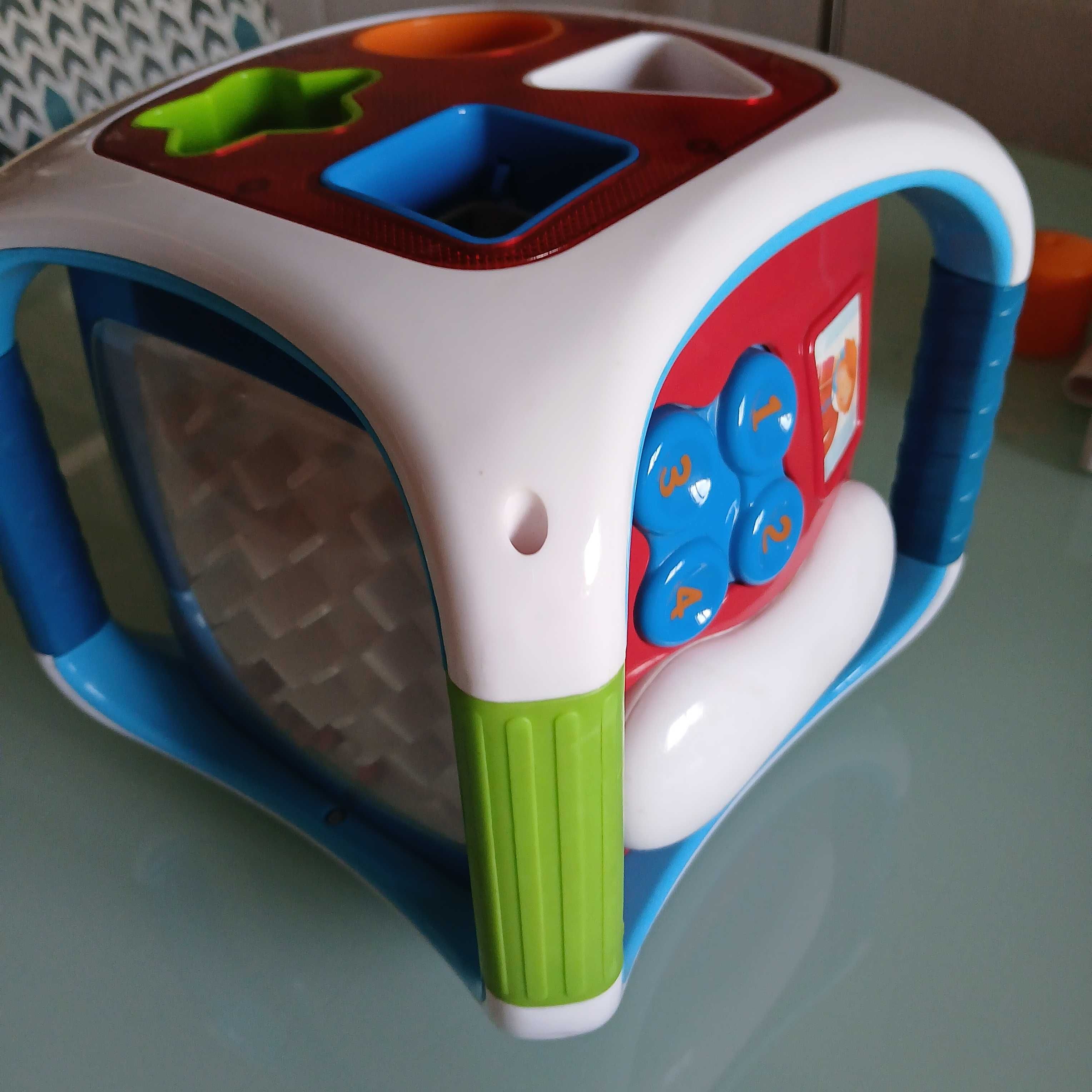 Cubo de Atividades Interativo para Crianças (1-2 anos)