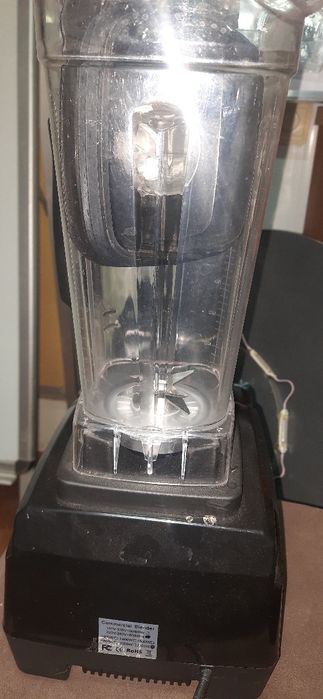 Бландер професійний Triniti t5200