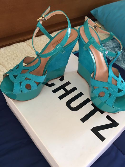 Sandália marca SCHUTZ - NUNCA USADA