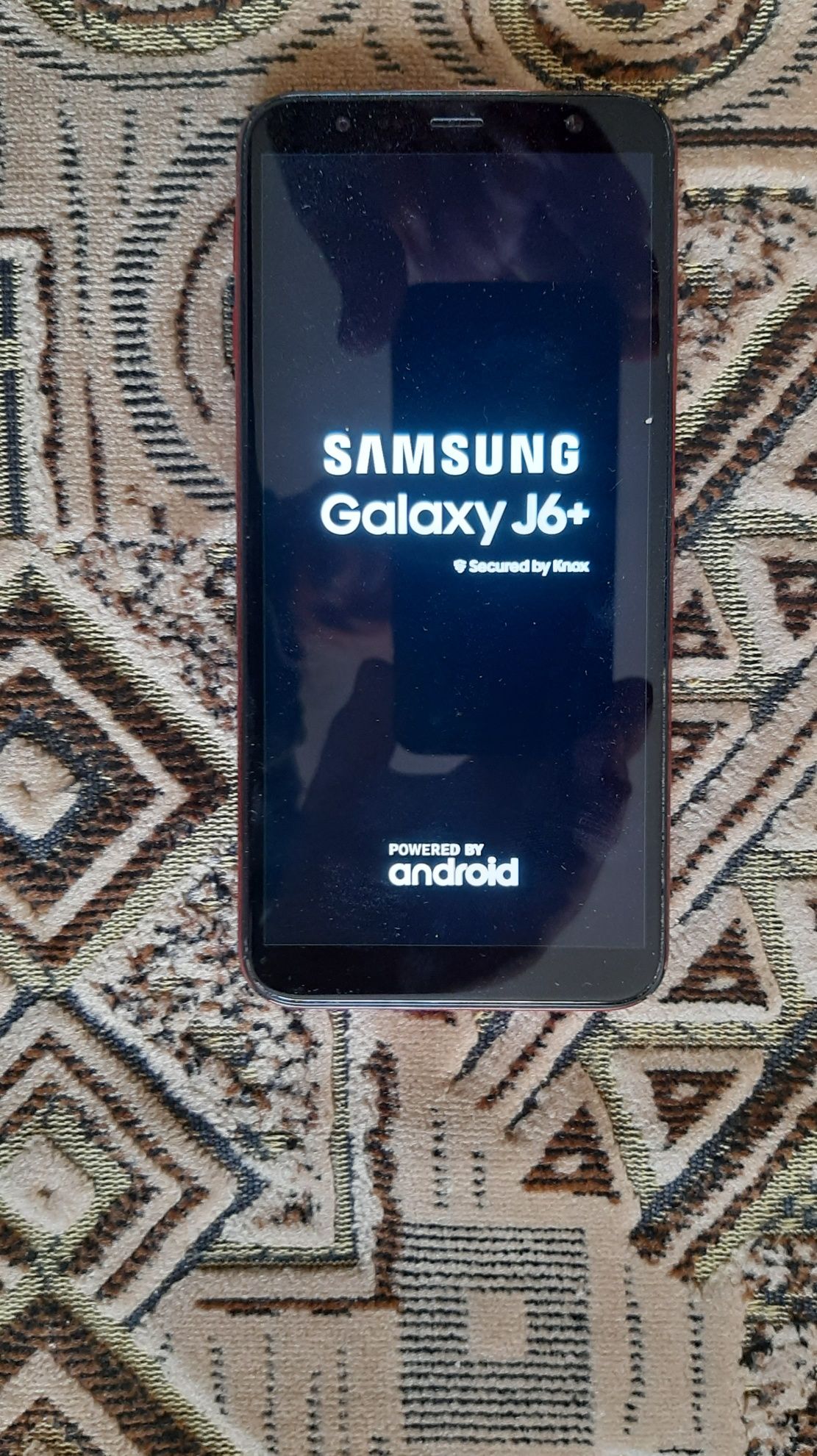 Продам смартфон Samsung Galaxy J6+