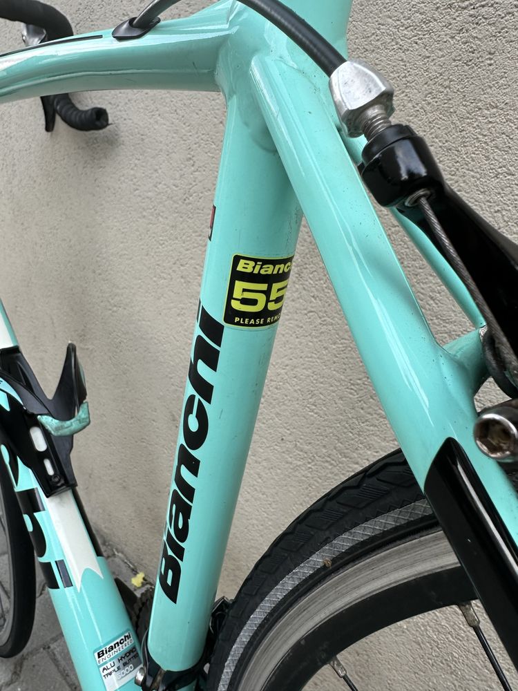 Rower szosowy kolarzówka Bianchi Via Nirone 7 Celeste Shimano 105 Alu