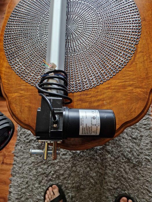 SIŁOWNIK ELEKTRYCZNY  wysuw 600mm z czujnikami Halla