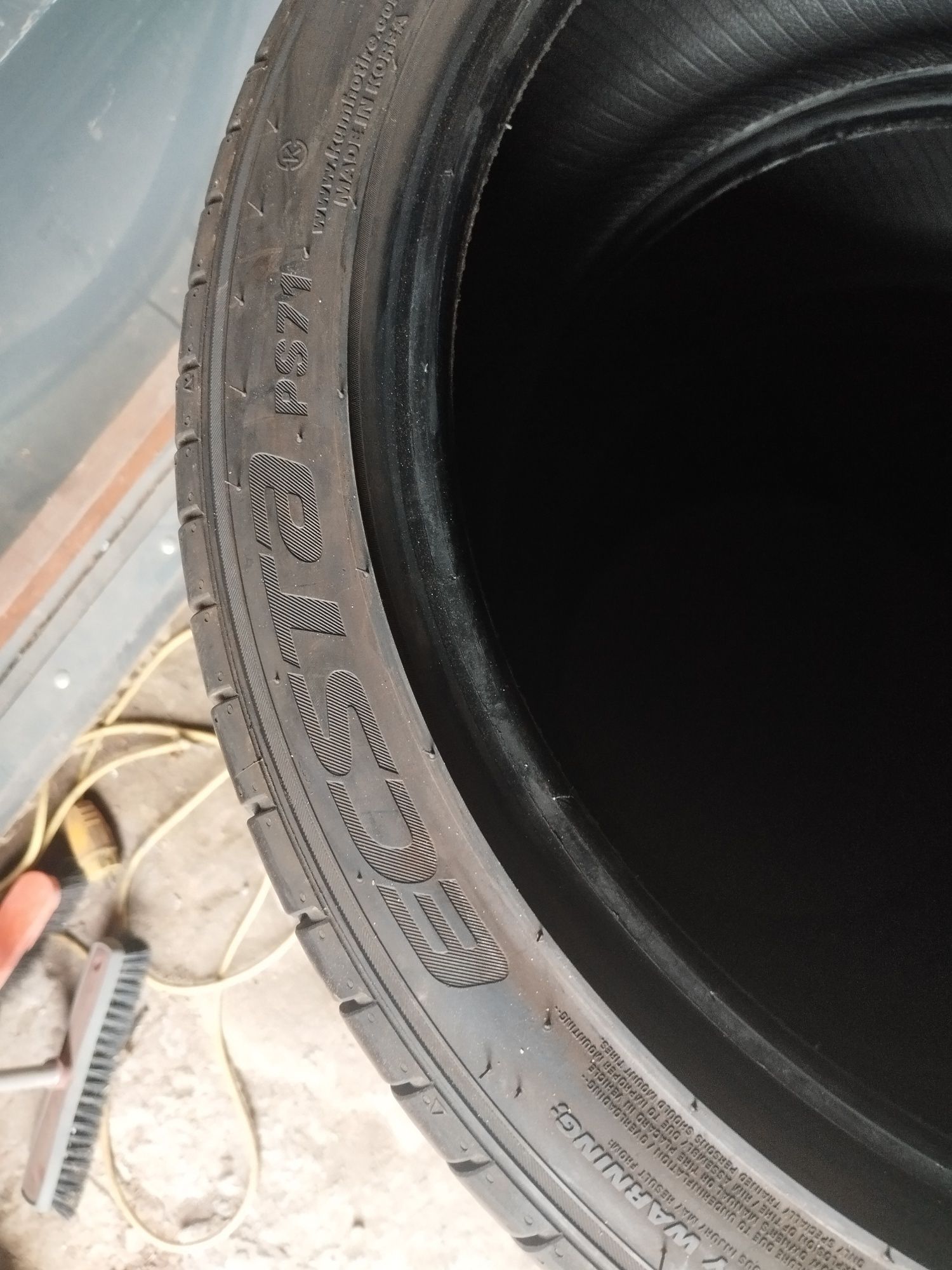 Kumho 235/40 R19 jak Nowe