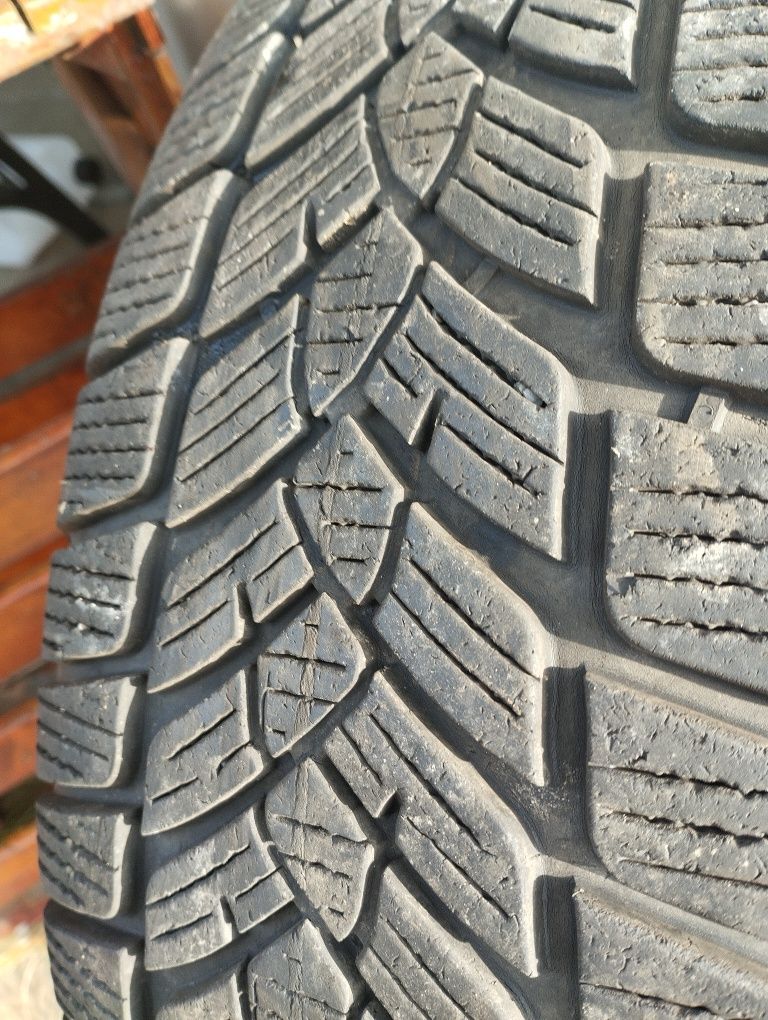 215/70/16R Opona zimowa Kristall Control SUV Fulda