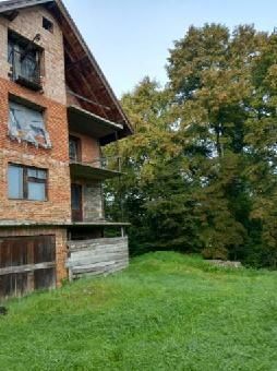 Kraków. Wola Justowska. Działka z domem w stanie surowym.