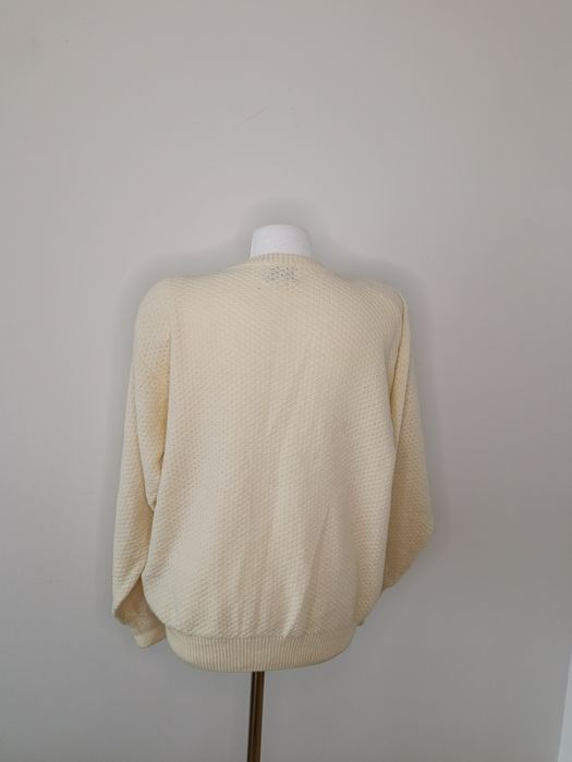 Przepiękny kardigan zapinany na guziki z wzorem kwiatowym