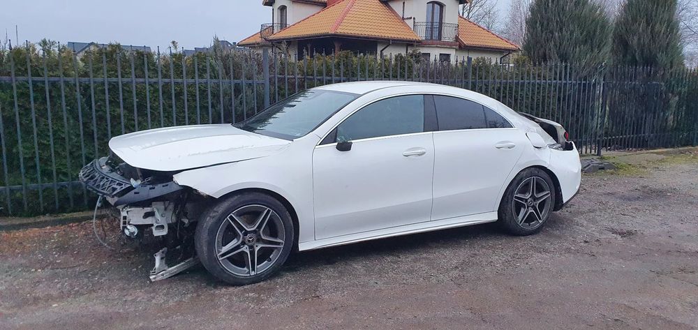 Mercedes-Benz CLA 220 190KM 4-Matic Pakiet AMG . uszkodzony PO KOLIZJI