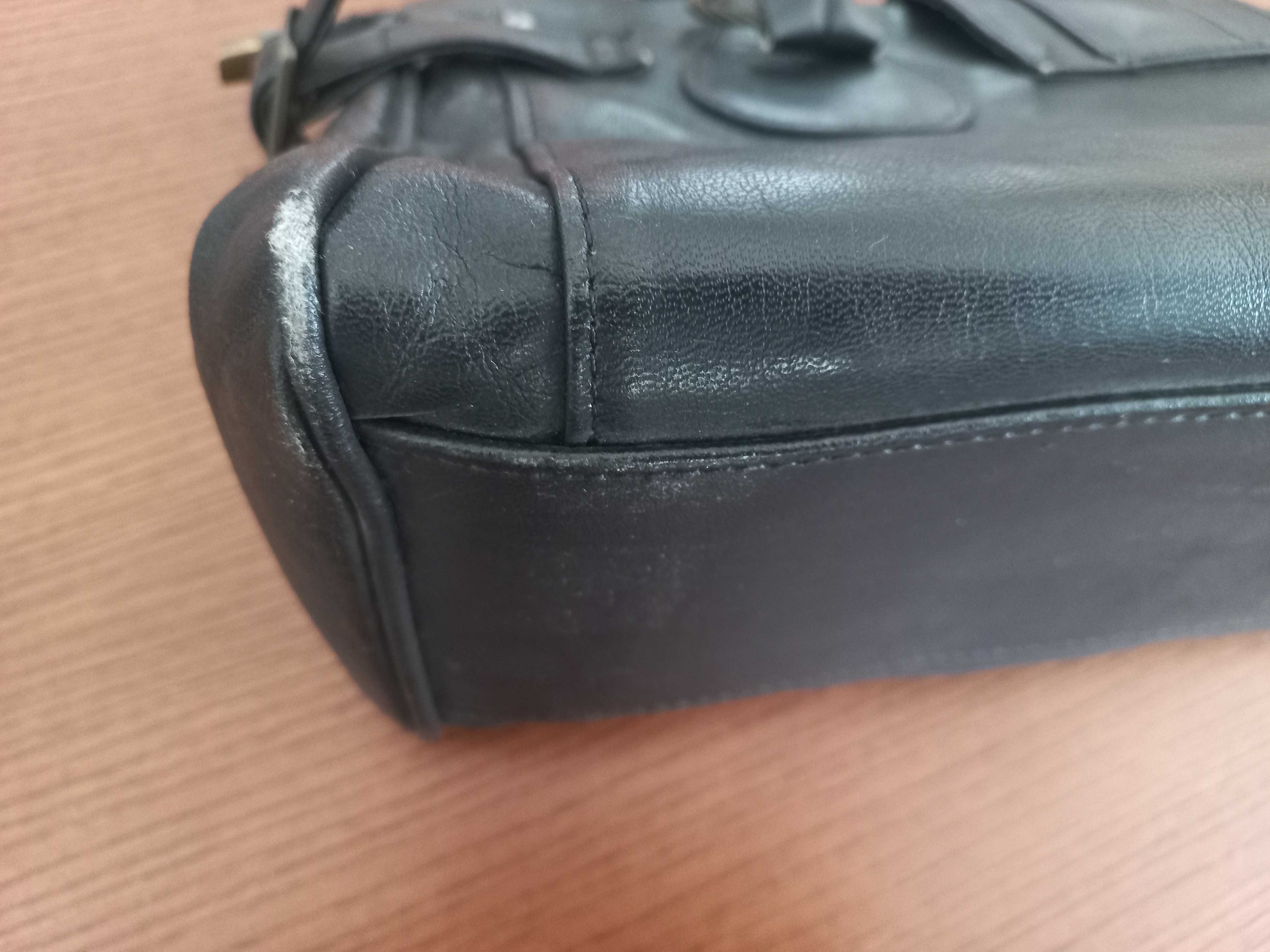 czarna, skórzana torebka Riccaldi