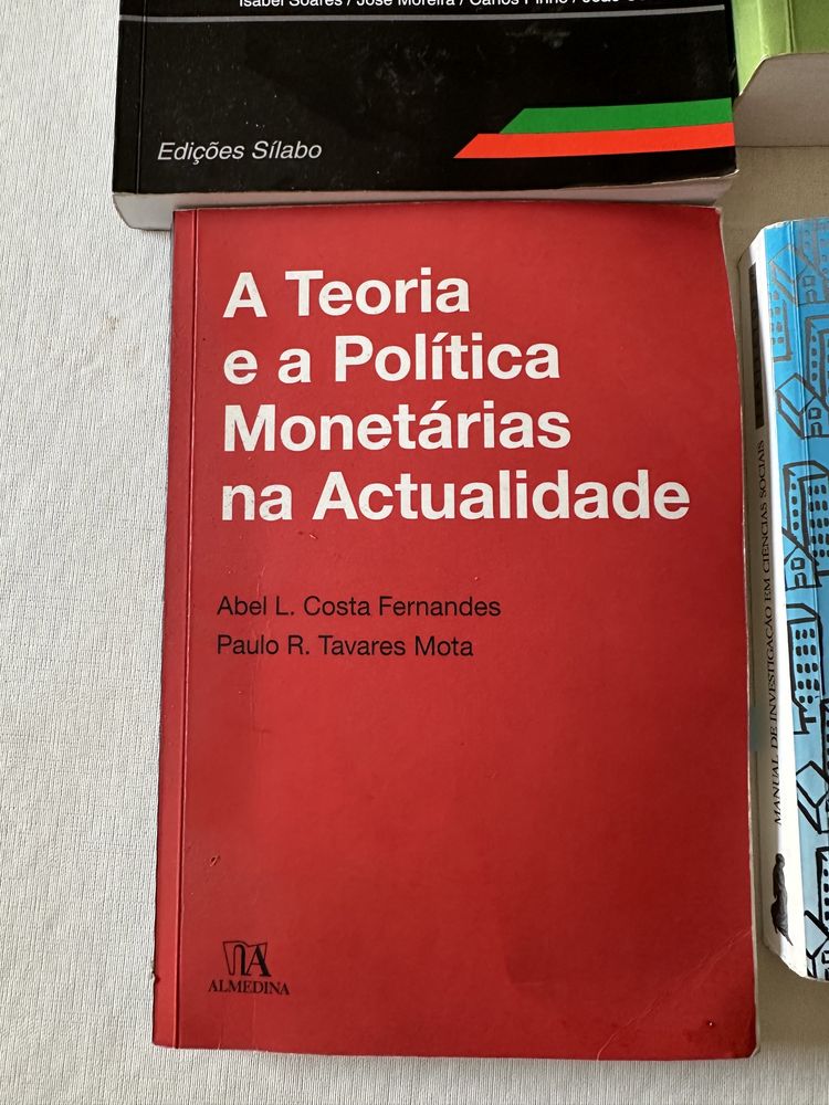 Livros curso Economia