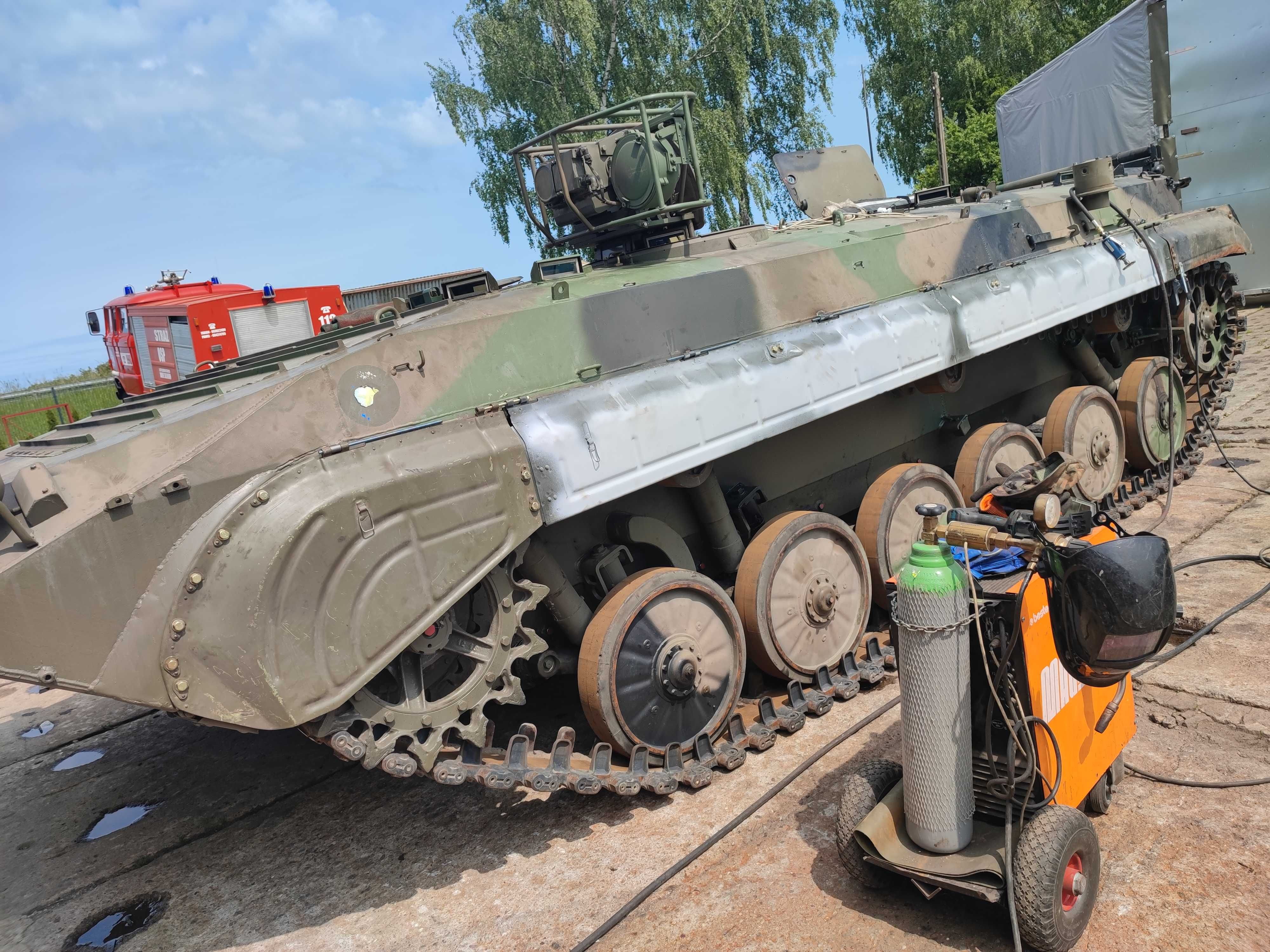 transporter opancerzony BWP 1 OT90 uszczelki drzwi włazu