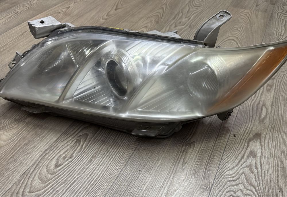 Фара передня ліва Toyota camry 40 ксенон