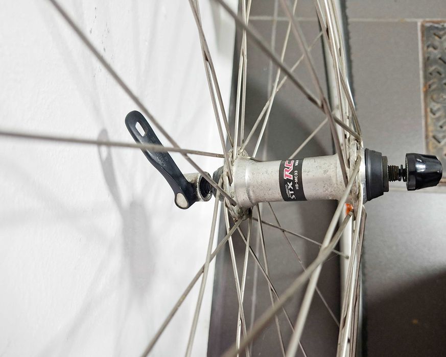 Komplet kół 28 cali shimano stx Qr szybkozamykacz 8rzędowy srebrne