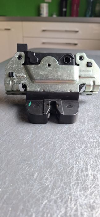 Zamek klapy Opel Astra III H