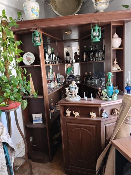 Bar de canto em madeira