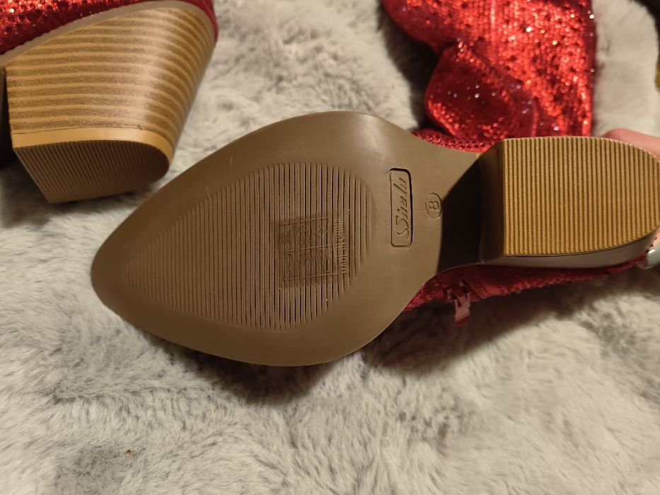 Botas Novas, de senhora estilo cowboy com brilhos