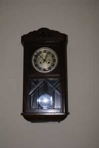 Stary zegar szafkowy