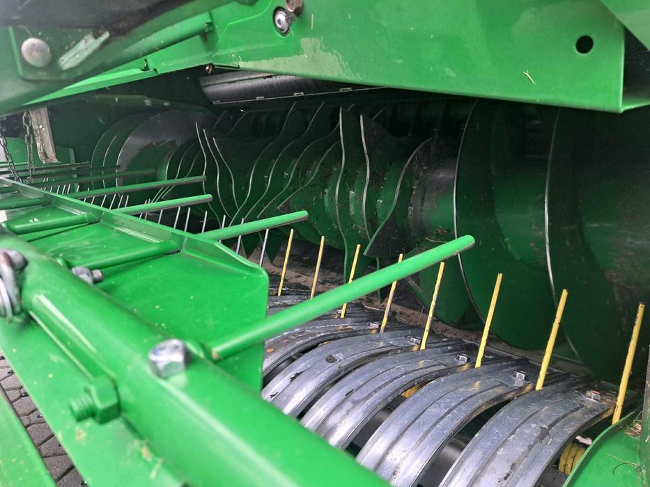 Prasa John Deere V451M