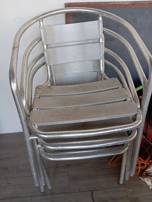 Cadeiras cada unidade por 10€