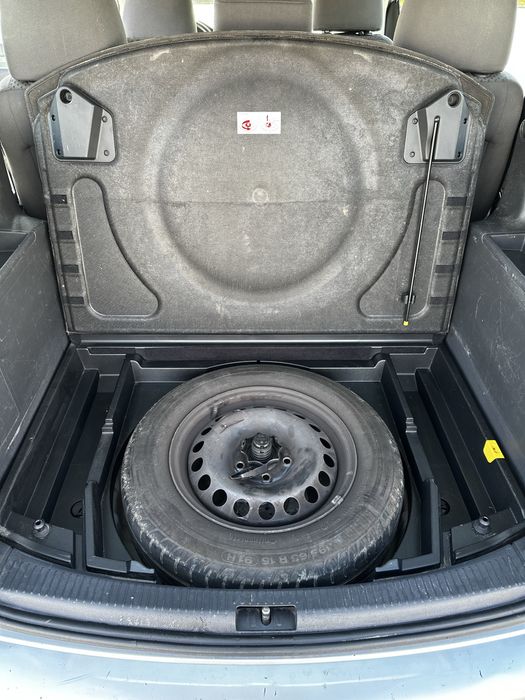 Volkswagen Touran 1.6 бензин MPI