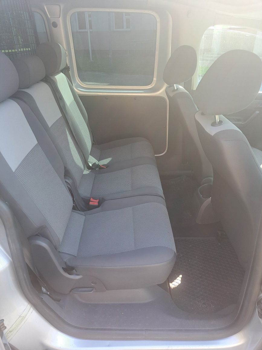 Sprzedam VW Caddy 1.6 TDI  rocznik 2012