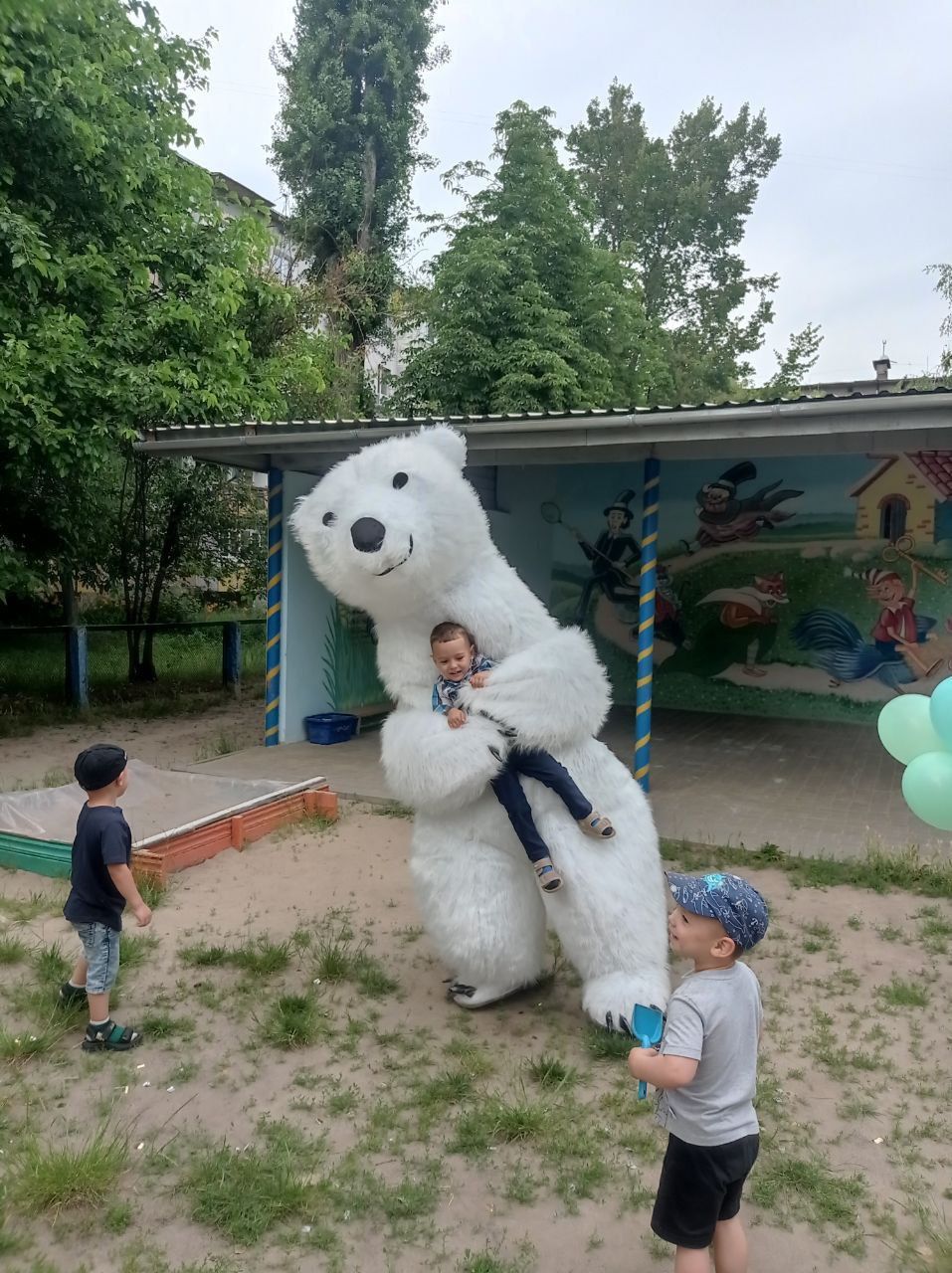 Аніматор Білий Ведмідь — Музичне Привітання для Вашого Заходу