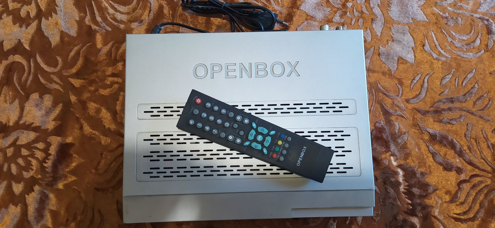 Продам спутниковый тюнер OpenBox 800