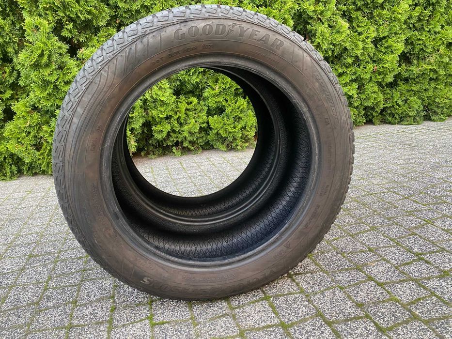 2x opona GOODYEAR  Vector4Seasons  215/55/17
