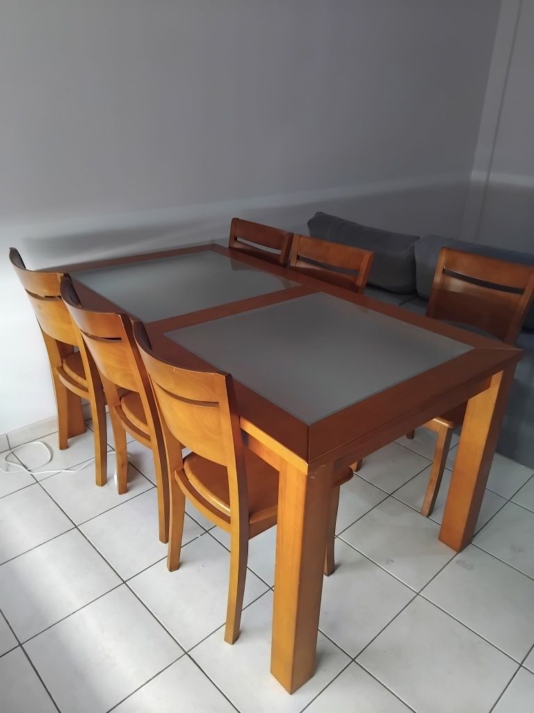 Mesa e 6 cadeiras