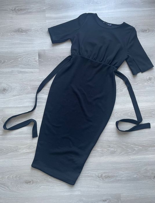 Czarna klasyczna sukienka midi koktajlowa Boohoo rozmiar 38