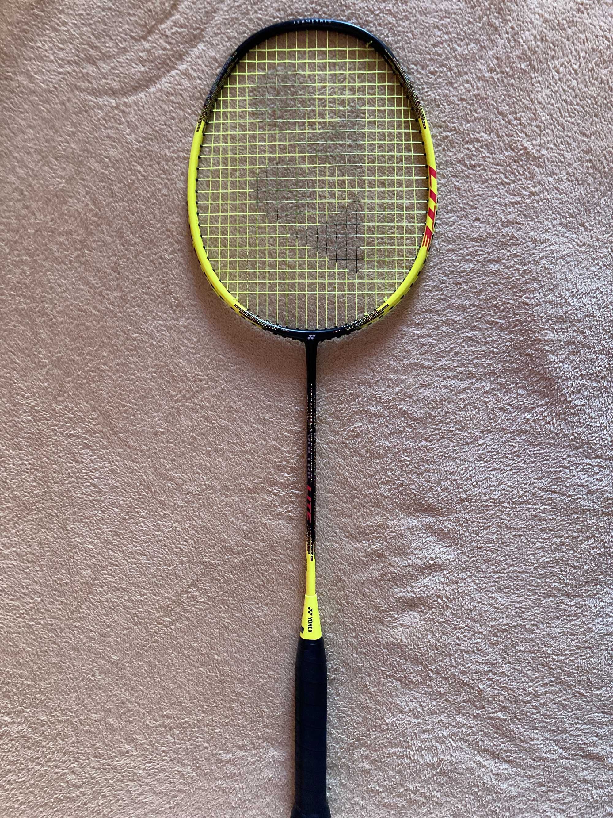 Raquete Badminton YONEX Voltric Lite