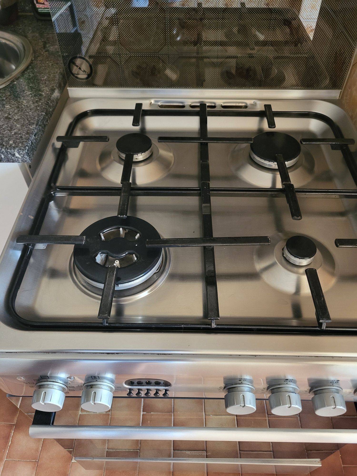 Vendo fogão Ariston Hotpoint em muito bom estado