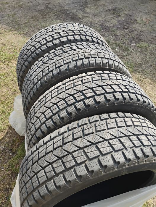 Opony zimowe Touarador 215x55x18