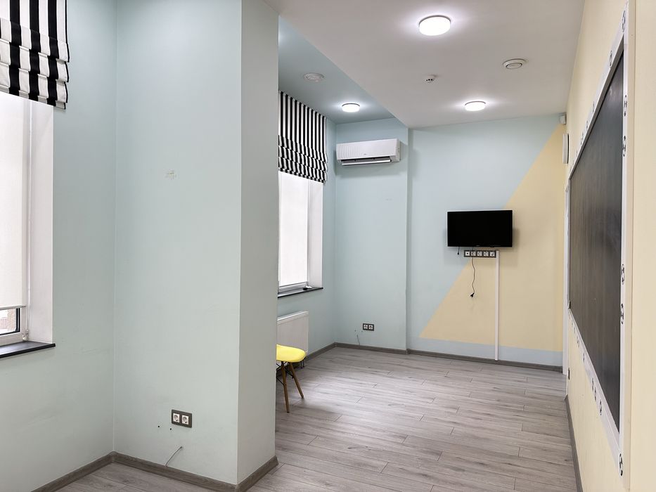 Дмитрівська 75, нежитлове приміщення під будь який вид діяльності