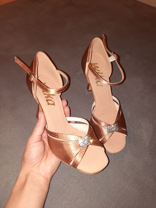Piękne buty taneczne rozm 35