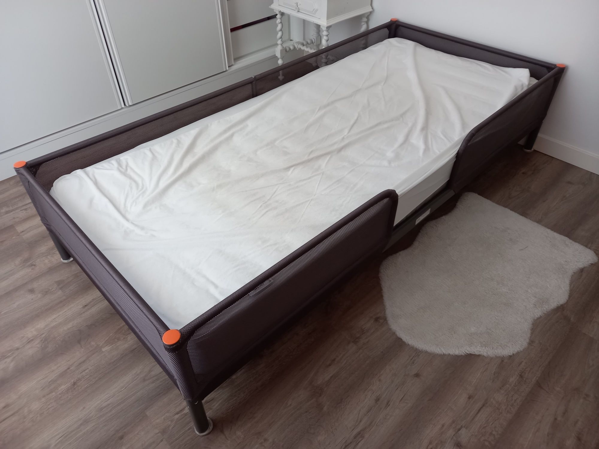 Vendo cama metálica 0,90m x 2m com colchão