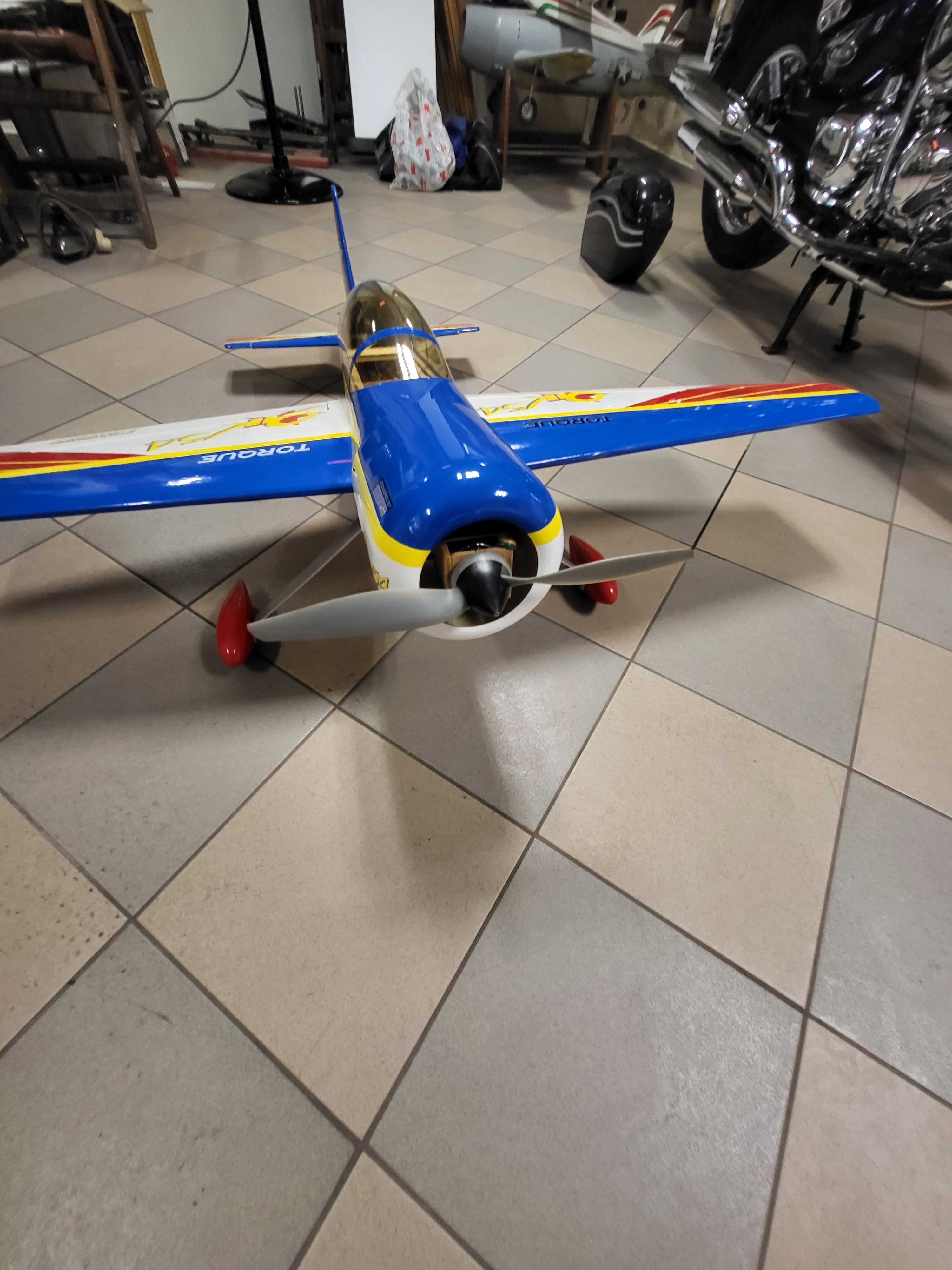 Model samolotu YAK 54 m