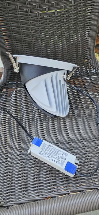 Lampy ledowe halogen wpuszczana w sufit