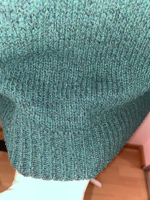 Зелений жіночий светр