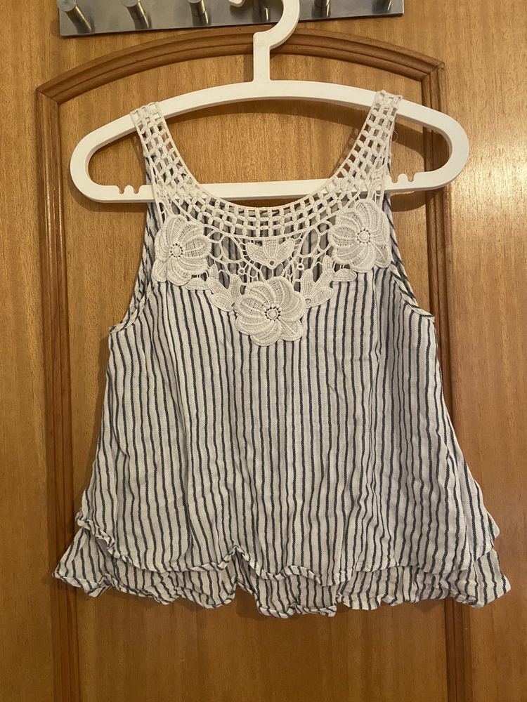 Top com renda e riscas - Stradivarius