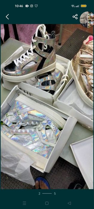 Vendo sapatilhas cores ouro,prata,e preto preço 10€ cada par
