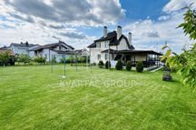 Продам неймовірний будинок з просторою ділянкою!