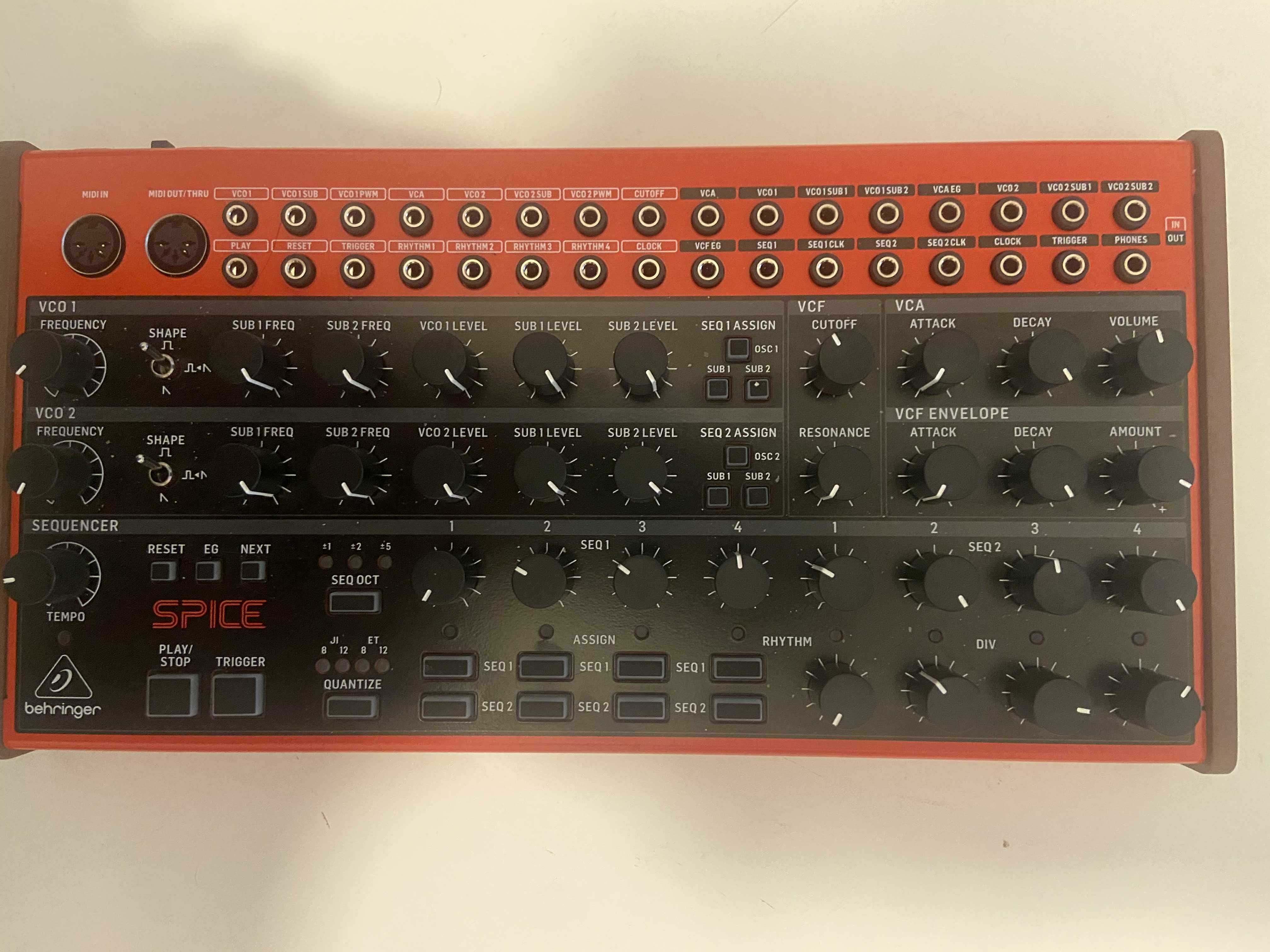 Sintetizador Behringer Spice