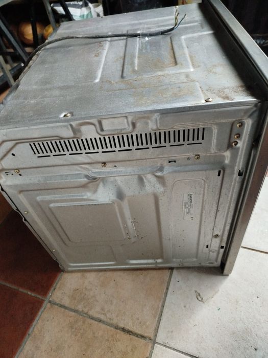 Forno elétrico embutido Ariston