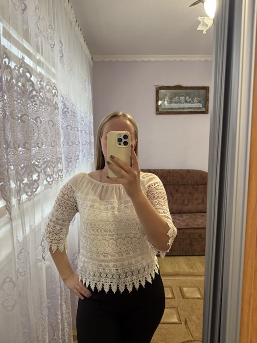 Блуза білого кольору