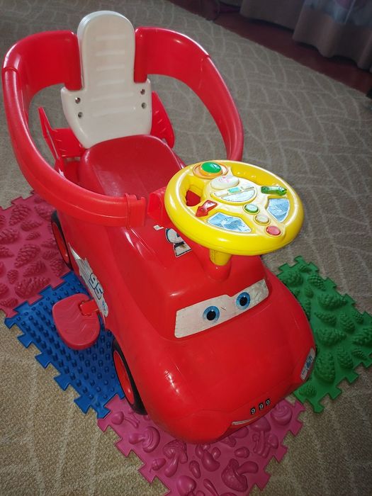 Машинка толокар з батьківською ручкою